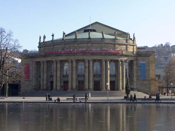 See, dahinter Stuttgarter Staatsoper