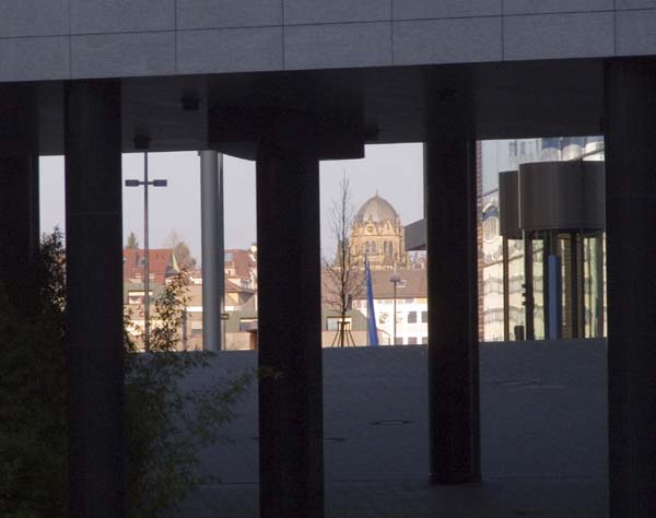 Blick aus dem Innenhof der Landesbank Baden-Württemberg in Richtung Pragsattel