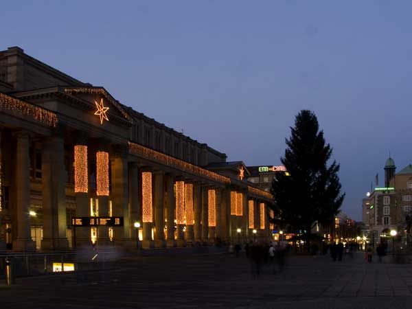 Königsbau weihnachtlich erleuchtet