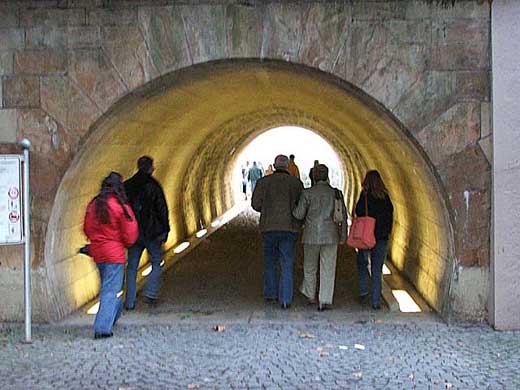 Tunnel zum Neckar