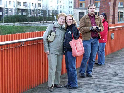 Roswitha, ich, Matze, Petra auf der Brücke